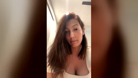 Snapshot of jessi_dreams chatting on 05-10-26, 01:33 Jessica Gomez online show from 05-10-26, 01:33