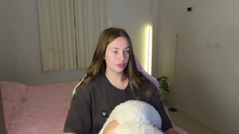 Jessy online show from 06-19-26, 03:22