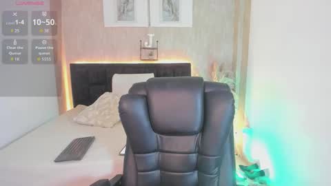 Snapshot of jessica_hotxxx chatting on 11-18-25, 04:22 Jessi online show from 11-18-25, 04:22