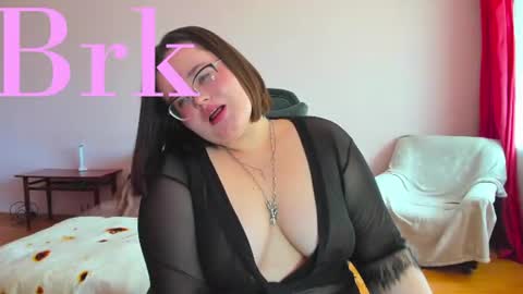 Snapshot of jessica_joy_ chatting on 06-17-26, 06:27 Natalia online show from 06-17-26, 06:27