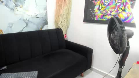 Snapshot of jessica_latina777 chatting on 12-18-25, 08:15 JESSICA online show from 12-18-25, 08:15