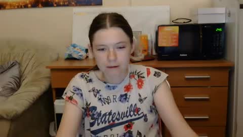 Snapshot of jessicaholland1 chatting on 07-06-26, 06:10 jessicaholland1 online show from 07-06-26, 06:10