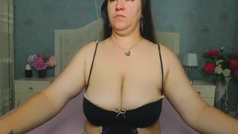 Snapshot of jessicalove20 chatting on 05-17-26, 03:26 single mommy online show from 05-17-26, 03:26