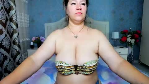 Snapshot of jessicalove20 chatting on 06-03-26, 03:53 single mommy online show from 06-03-26, 03:53