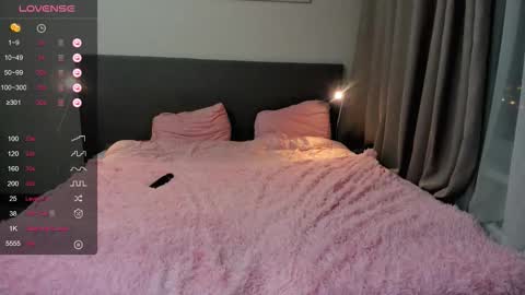 Snapshot of jessicamooon chatting on 11-21-25, 08:29 JessicaMooon online show from 11-21-25, 08:29