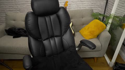 Jessicatv online show from 01-13-25, 02:42