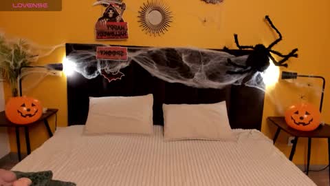 Snapshot of jessie_curlyy chatting on 10-26-25, 01:44 Jessie online show from 10-26-25, 01:44