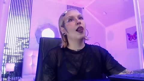 Snapshot of jessie_williams_01 chatting on 01-06-26, 06:33 Your Sweet Angel online show from 01-06-26, 06:33