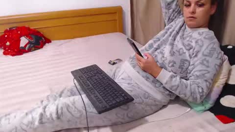 jessiestar3 online show from 10-08-25, 02:47