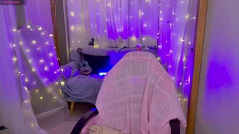 Snapshot of jessiestarz chatting on 12-25-24, 01:41 Jessi online show from 12-25-24, 01:41