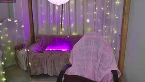 Snapshot of jessiestarz chatting on 01-08-25, 01:52 Jessi online show from 01-08-25, 01:52