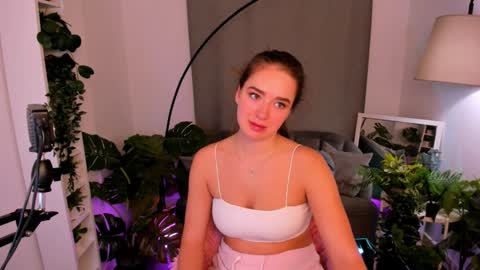 Snapshot of jessiestarz chatting on 01-19-25, 04:36 Jessi online show from 01-19-25, 04:36