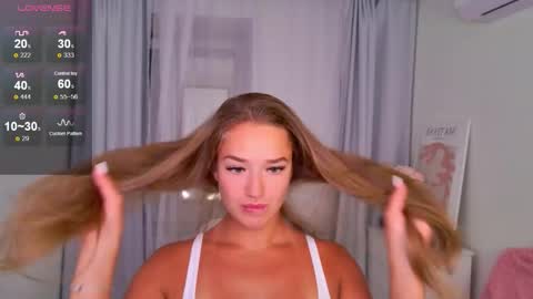 Snapshot of jessiestarz chatting on 09-12-25, 02:17 Jessi online show from 09-12-25, 02:17