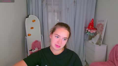 Snapshot of jessiestarz chatting on 10-24-25, 02:02 Jessi online show from 10-24-25, 02:02