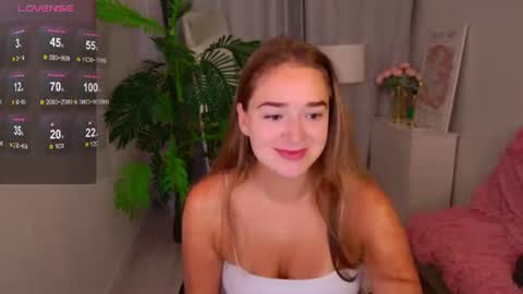 Snapshot of jessiestarz chatting on 06-18-26, 01:59 Jessi online show from 06-18-26, 01:59