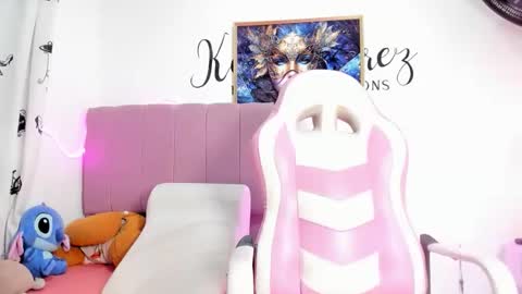 Snapshot of jessika_horny01 chatting on 06-04-26, 01:00 jessica online show from 06-04-26, 01:00
