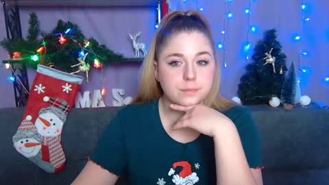 Snapshot of jessikadaniels chatting on 12-18-24, 07:36 Jess online show from 12-18-24, 07:36