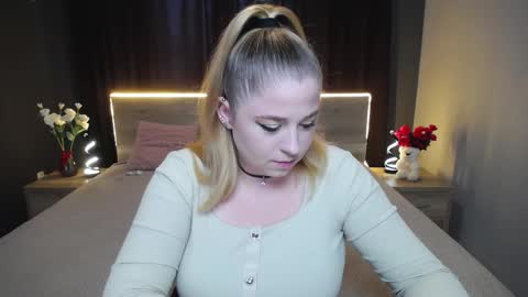 Snapshot of jessikadaniels chatting on 09-19-25, 06:26 Jess online show from 09-19-25, 06:26