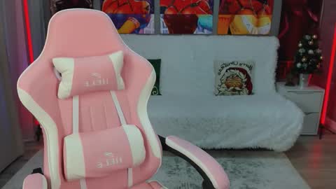 Snapshot of jessswalker chatting on 12-04-25, 01:48 JesssWalker online show from 12-04-25, 01:48