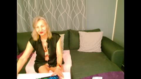 Snapshot of jessy_curt chatting on 12-05-25, 03:59 jessy curt online show from 12-05-25, 03:59