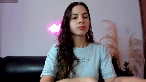 Snapshot of jessye_golden chatting on 05-30-26, 05:43 jessye_golden online show from 05-30-26, 05:43