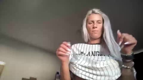 Snapshot of jessye_vega chatting on 09-16-25, 01:45 Jessye online show from 09-16-25, 01:45