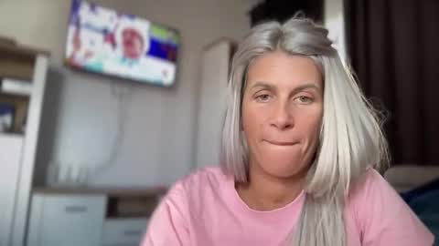 Snapshot of jessye_vega chatting on 10-05-25, 10:13 Jessye online show from 10-05-25, 10:13