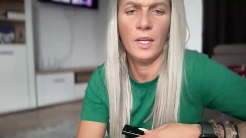Snapshot of jessye_vega chatting on 10-09-25, 10:02 Jessye online show from 10-09-25, 10:02