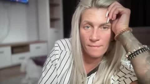 Snapshot of jessye_vega chatting on 10-19-25, 11:11 Jessye online show from 10-19-25, 11:11