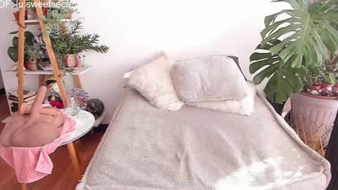 Snapshot of jessylu_ chatting on 11-19-25, 07:47 JessyLu online show from 11-19-25, 07:47