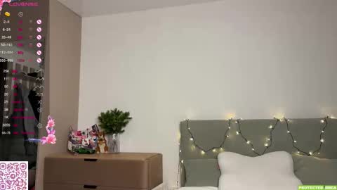 Snapshot of jettamona chatting on 12-15-25, 02:43 Mona online show from 12-15-25, 02:43