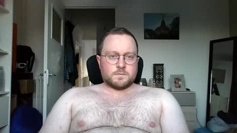 Snapshot of jeuneloup92 chatting on 01-17-25, 04:26 jeuneloup92 online show from 01-17-25, 04:26