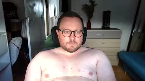 Snapshot of jeuneloup92 chatting on 09-11-25, 03:56 jeuneloup92 online show from 09-11-25, 03:56