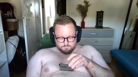 Snapshot of jeuneloup92 chatting on 09-17-25, 04:19 jeuneloup92 online show from 09-17-25, 04:19