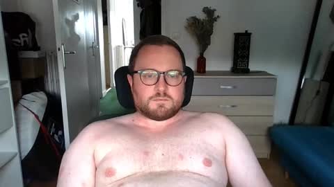 Snapshot of jeuneloup92 chatting on 09-18-25, 03:36 jeuneloup92 online show from 09-18-25, 03:36