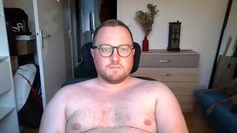 Snapshot of jeuneloup92 chatting on 09-24-25, 06:00 jeuneloup92 online show from 09-24-25, 06:00