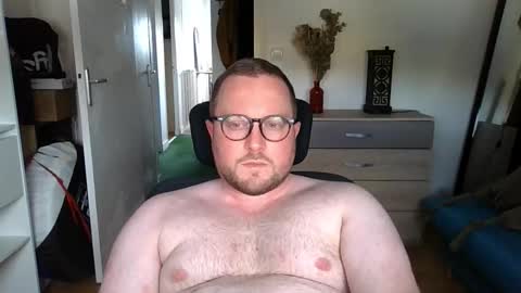 Snapshot of jeuneloup92 chatting on 09-26-25, 03:38 jeuneloup92 online show from 09-26-25, 03:38