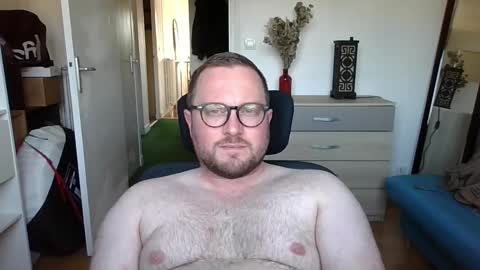 Snapshot of jeuneloup92 chatting on 09-30-25, 04:34 jeuneloup92 online show from 09-30-25, 04:34