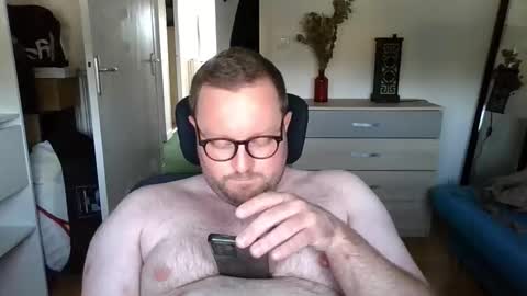 Snapshot of jeuneloup92 chatting on 10-08-25, 03:42 jeuneloup92 online show from 10-08-25, 03:42