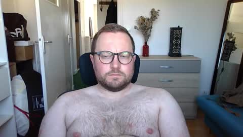 Snapshot of jeuneloup92 chatting on 10-12-25, 09:30 jeuneloup92 online show from 10-12-25, 09:30