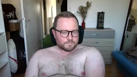 Snapshot of jeuneloup92 chatting on 10-13-25, 03:56 jeuneloup92 online show from 10-13-25, 03:56