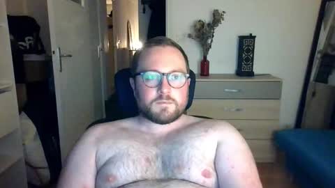 Snapshot of jeuneloup92 chatting on 10-21-25, 08:53 jeuneloup92 online show from 10-21-25, 08:53