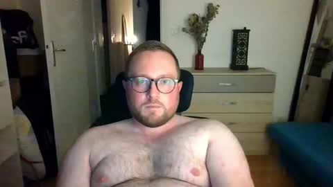 Snapshot of jeuneloup92 chatting on 10-22-25, 07:02 jeuneloup92 online show from 10-22-25, 07:02