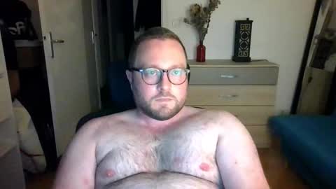 Snapshot of jeuneloup92 chatting on 10-23-25, 05:55 jeuneloup92 online show from 10-23-25, 05:55