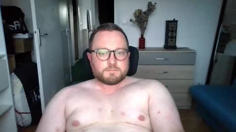 Snapshot of jeuneloup92 chatting on 10-27-25, 04:55 jeuneloup92 online show from 10-27-25, 04:55