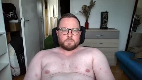 Snapshot of jeuneloup92 chatting on 10-31-25, 03:46 jeuneloup92 online show from 10-31-25, 03:46