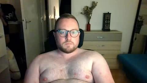 Snapshot of jeuneloup92 chatting on 11-18-25, 05:17 jeuneloup92 online show from 11-18-25, 05:17