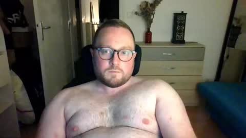 Snapshot of jeuneloup92 chatting on 11-19-25, 05:46 jeuneloup92 online show from 11-19-25, 05:46