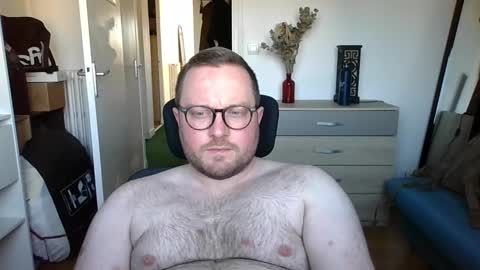 Snapshot of jeuneloup92 chatting on 11-30-25, 09:57 jeuneloup92 online show from 11-30-25, 09:57