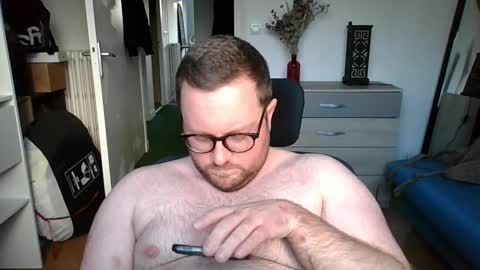 Snapshot of jeuneloup92 chatting on 01-09-26, 03:48 jeuneloup92 online show from 01-09-26, 03:48